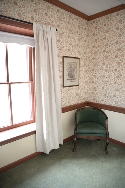 Image 2 for 06) Queen Room