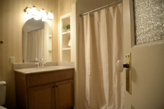 Image 8 for 02) Queen Room