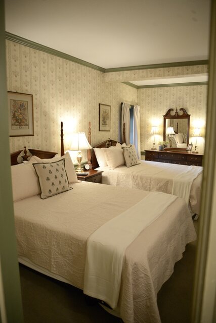 Image 2 for 08) Dual Queen