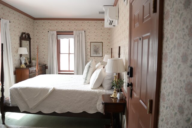 Image 1 for 06) Queen Room