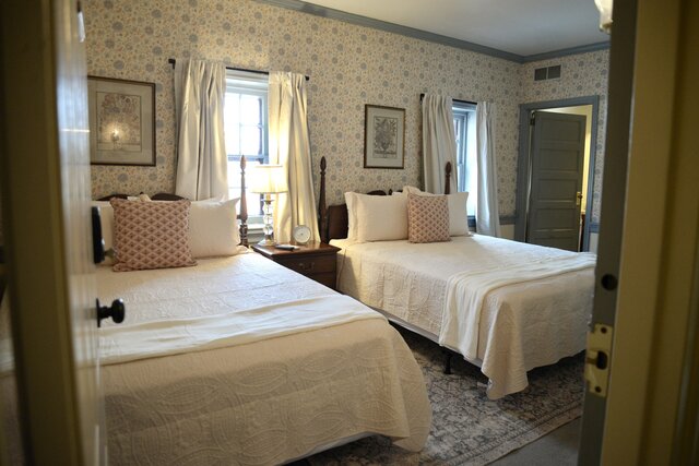 Image 1 for 09) Dual Queen