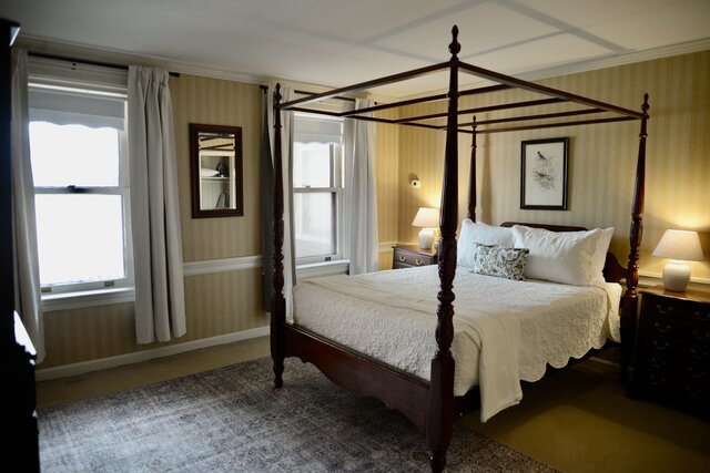 Image 2 for 02) Queen Room