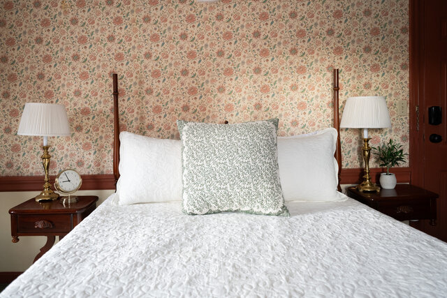 Image 6 for 06) Queen Room