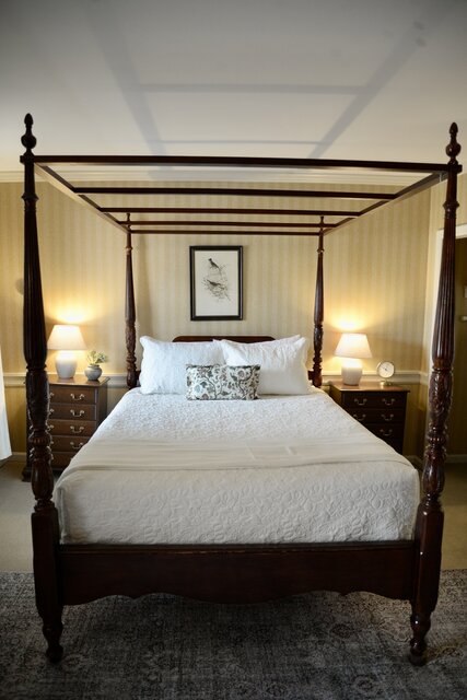 Image 4 for 02) Queen Room