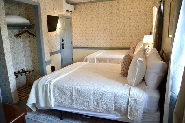 Image 2 for 09) Dual Queen