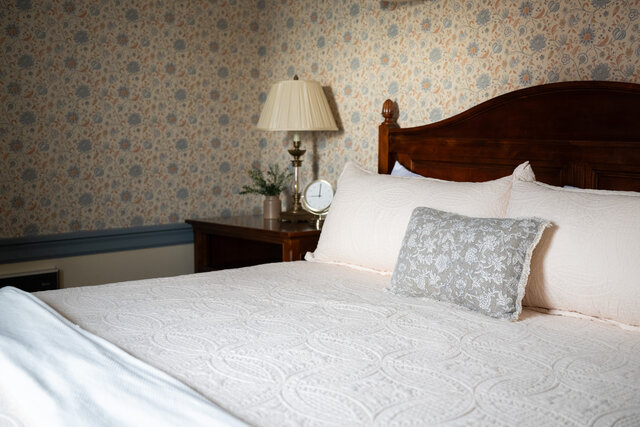 Image 4 for 07) King Room With Sleeper Sofa