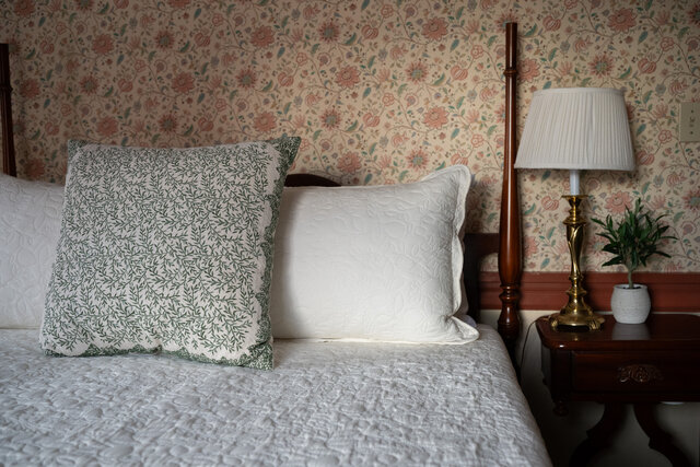 Image 5 for 06) Queen Room