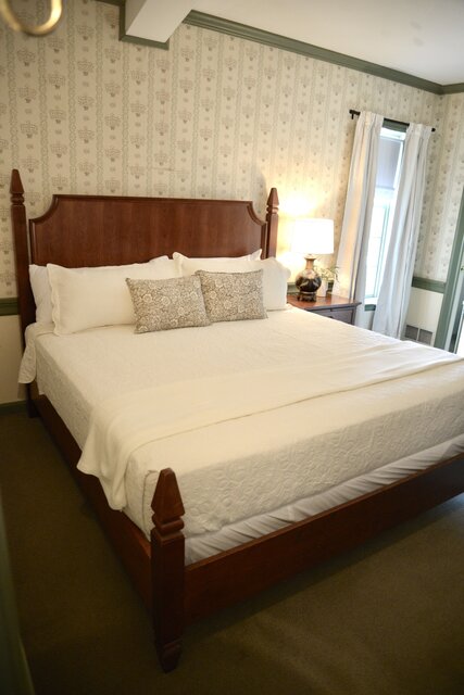 Image 4 for 11) King Room With Sleeper Sofa