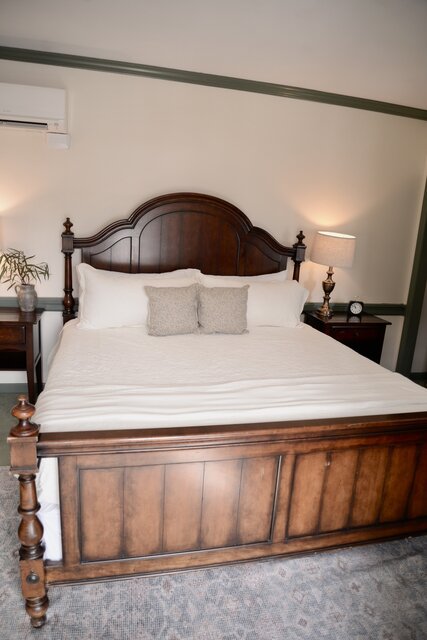 Image 3 for 10) King Room