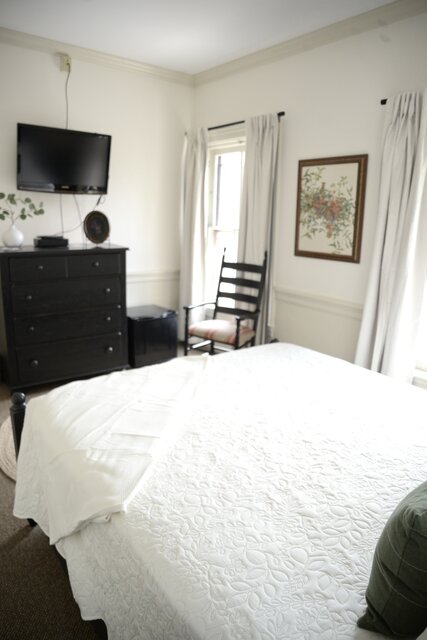 Image 5 for 04) Queen Room