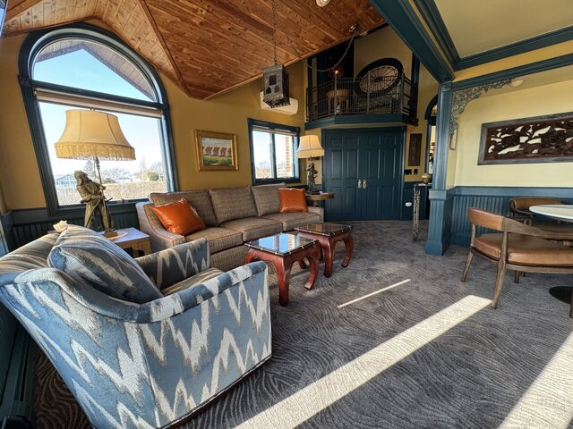 Image 2 for Schoolman Suite