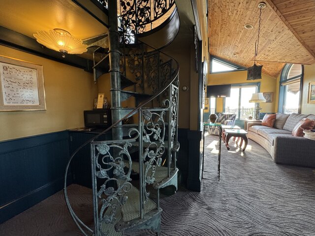 Image 8 for Schoolman Suite