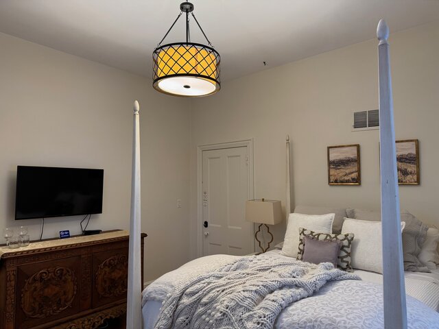 Image 2 for Bombay Room