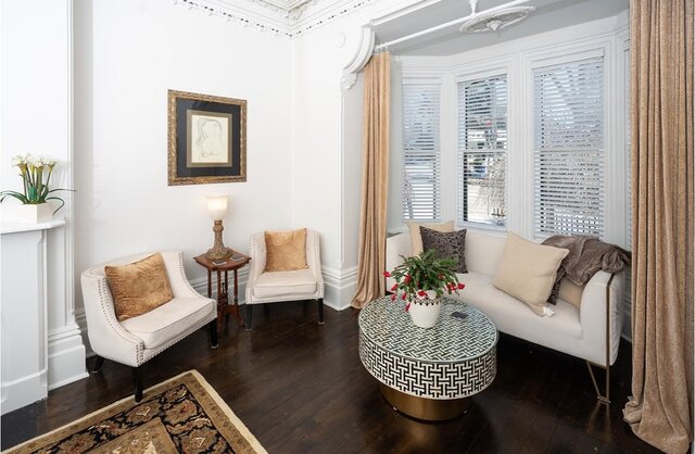 Image 2 for Queen Suite