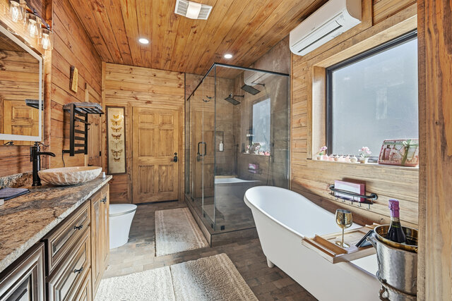 Image 5 for Honeymoon Suite