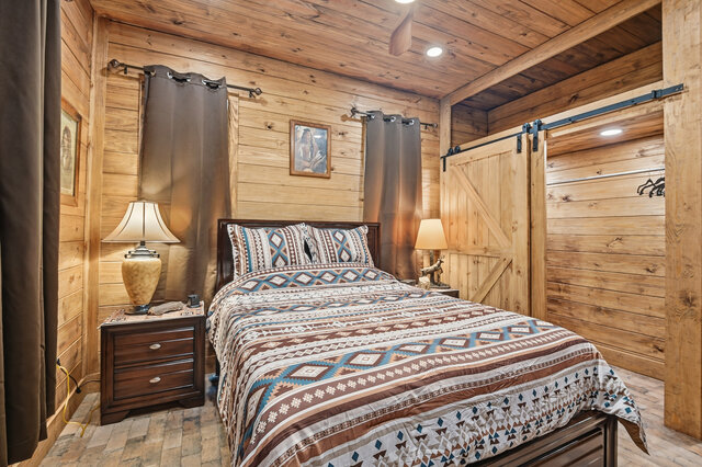 Image 8 for Honeymoon Suite