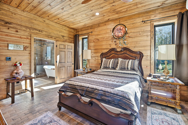 Image 2 for Honeymoon Suite