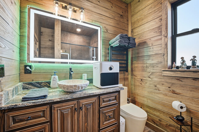 Image 12 for Honeymoon Suite