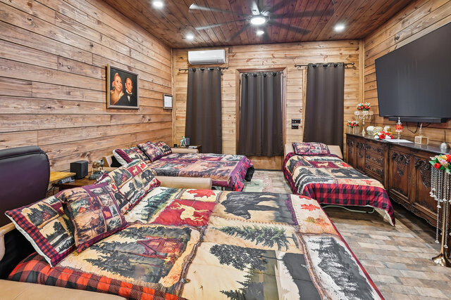 Image 11 for Honeymoon Suite