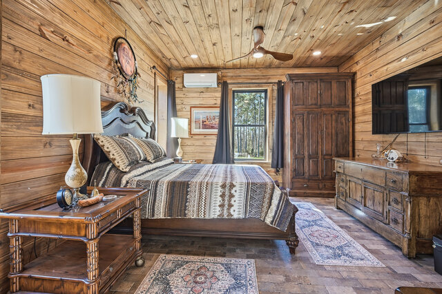 Image 3 for Honeymoon Suite