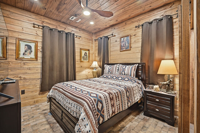 Image 9 for Honeymoon Suite