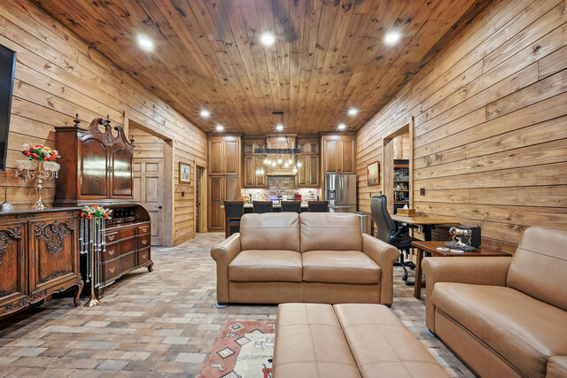 Image 16 for Honeymoon Suite