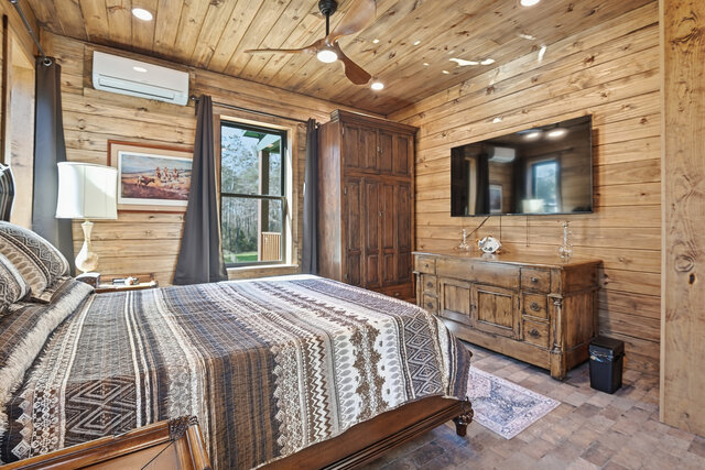 Image 4 for Honeymoon Suite