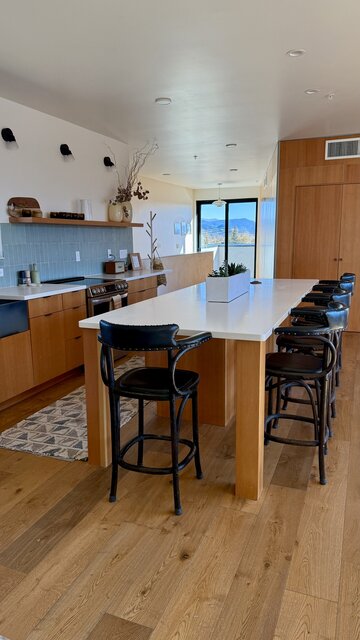 Image 3 for Throne Room