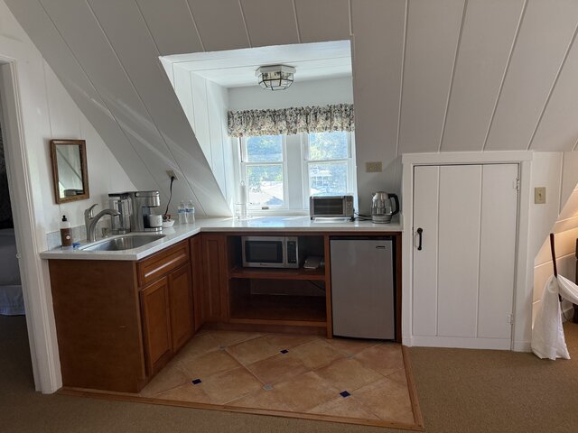 Image 3 for Turret Suite