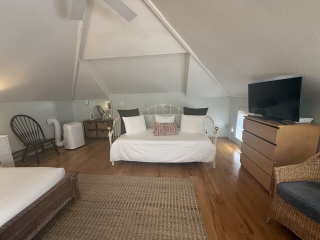 Image 4 for Carriage House