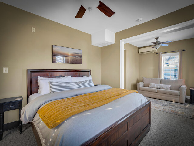 Image 1 for Admirals Suite