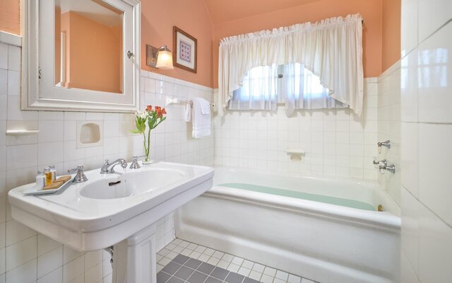 Image 4 for The Hawthorn Suite
