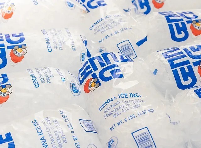 Image for 4 bags of ice