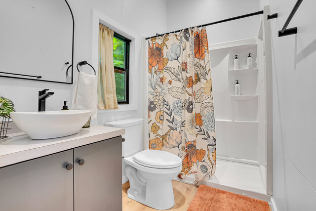 Image 9 for 15- 2 Bedroom Tiny Home & Loft with Private Hot Tub