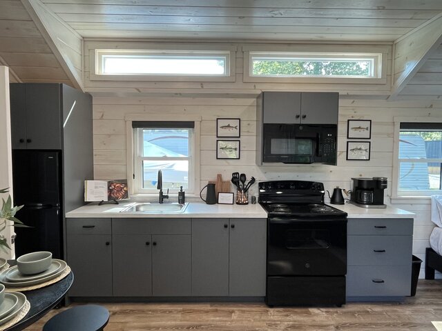 Image 3 for 24-B 1 Bedroom Tiny Home & Shared Hot Tub/Sauna