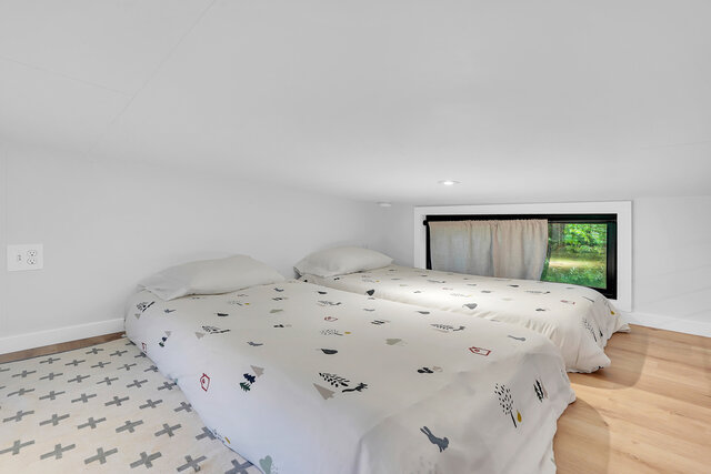 Image 10 for 15- 2 Bedroom Tiny Home & Loft with Private Hot Tub