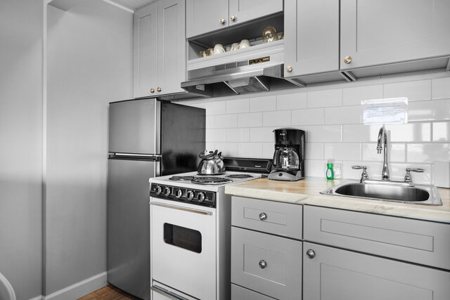 Image 5 for 156) Tides by the Sea 156