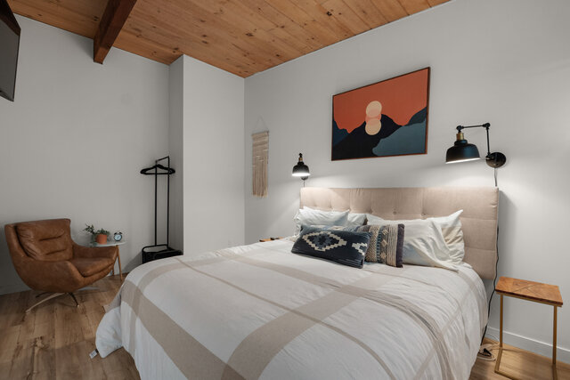 Image 5 for 155) Tides by the Sea 155