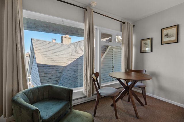 Image 2 for 135) Tides by the Sea 135