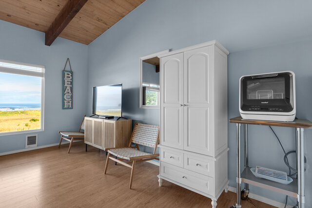 Image 15 for 157) Tides by the Sea 157