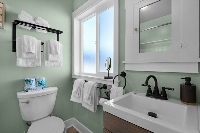 Image 9 for 168) Tides by the Sea 168