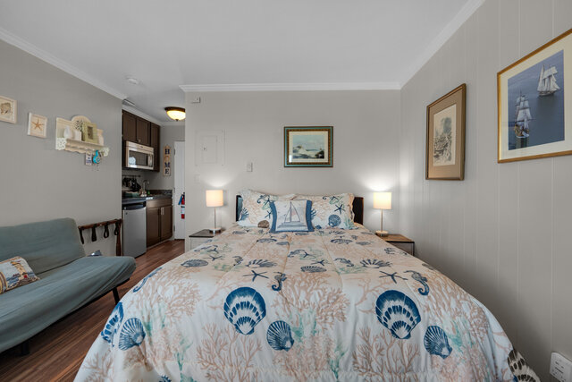 Image 4 for 134) Tides by the Sea 134