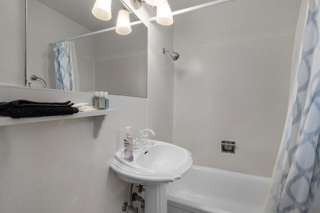 Image 4 for 135) Tides by the Sea 135