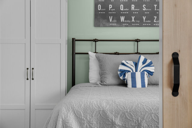 Image 3 for 168) Tides by the Sea 168