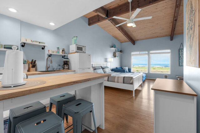 Image 6 for 157) Tides by the Sea 157