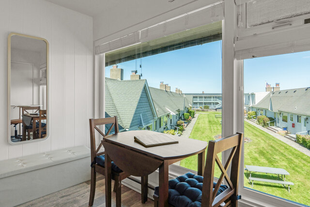 Image 4 for 138) Tides by the Sea 138