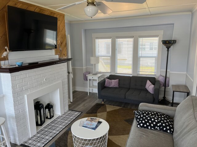 Image 1 for 170) Tides by the Sea 170