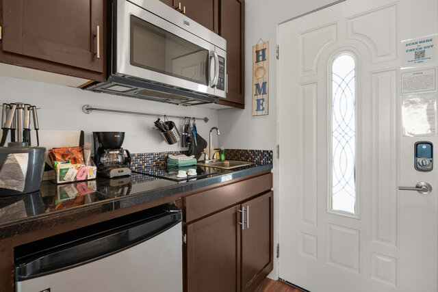 Image 6 for 134) Tides by the Sea 134