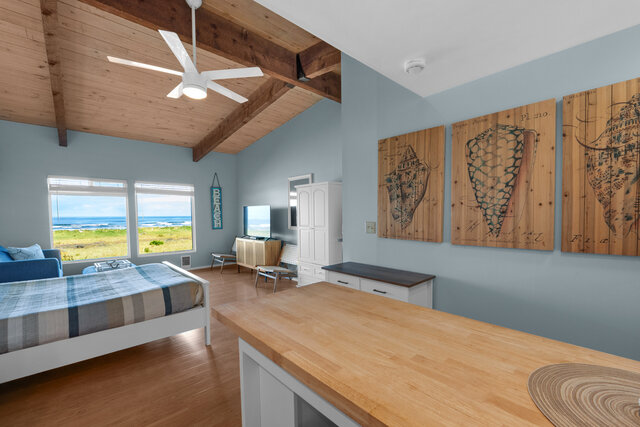 Image 2 for 157) Tides by the Sea 157