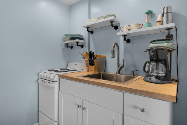 Image 5 for 157) Tides by the Sea 157